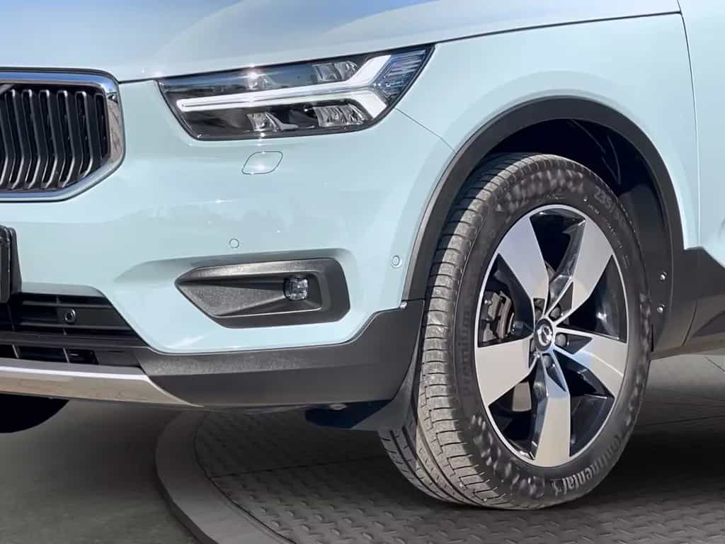 Volvo XC40 2,0 AUTOM. AWD 4x4 PANORAMA LEDER GARANTIE 01/2018-photo-28