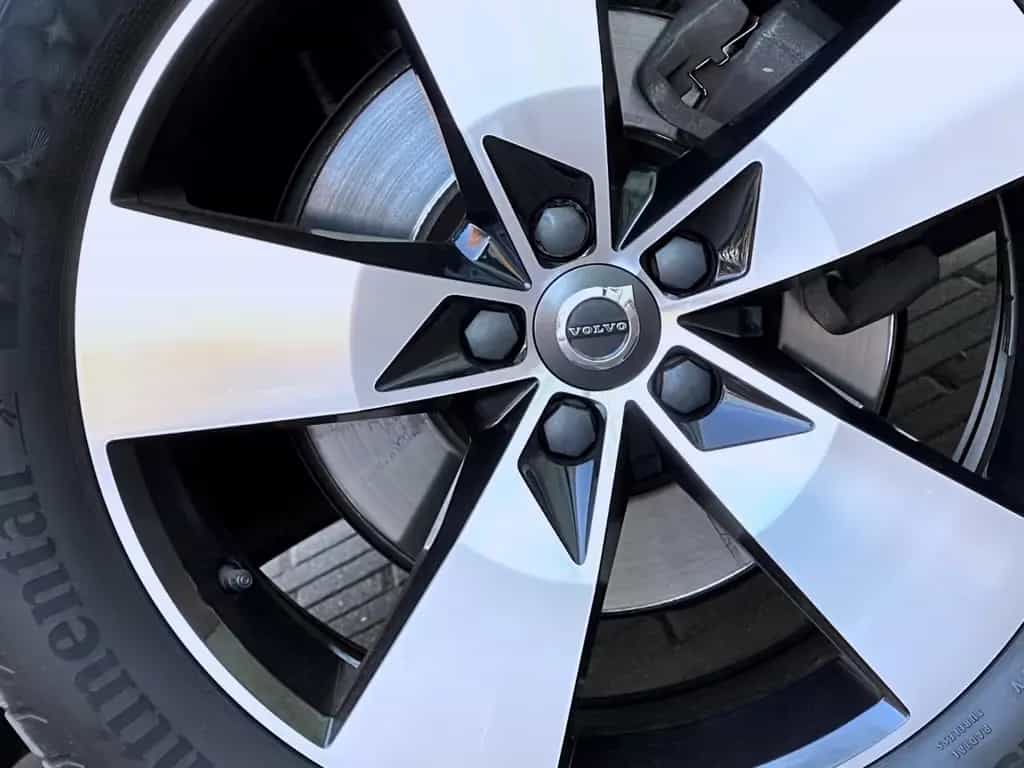 Volvo XC40 2,0 AUTOM. AWD 4x4 PANORAMA LEDER GARANTIE 01/2018-photo-31