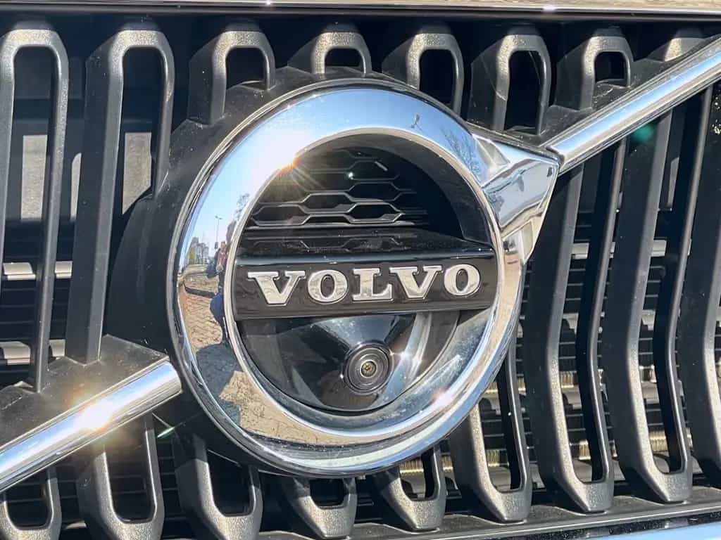 Volvo XC40 2,0 AUTOM. AWD 4x4 PANORAMA LEDER GARANTIE 01/2018-photo-32