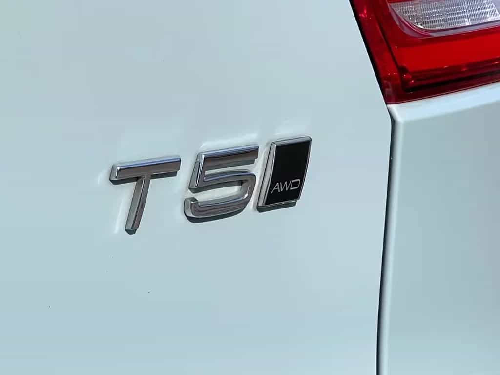 Volvo XC40 2,0 AUTOM. AWD 4x4 PANORAMA LEDER GARANTIE 01/2018-photo-34