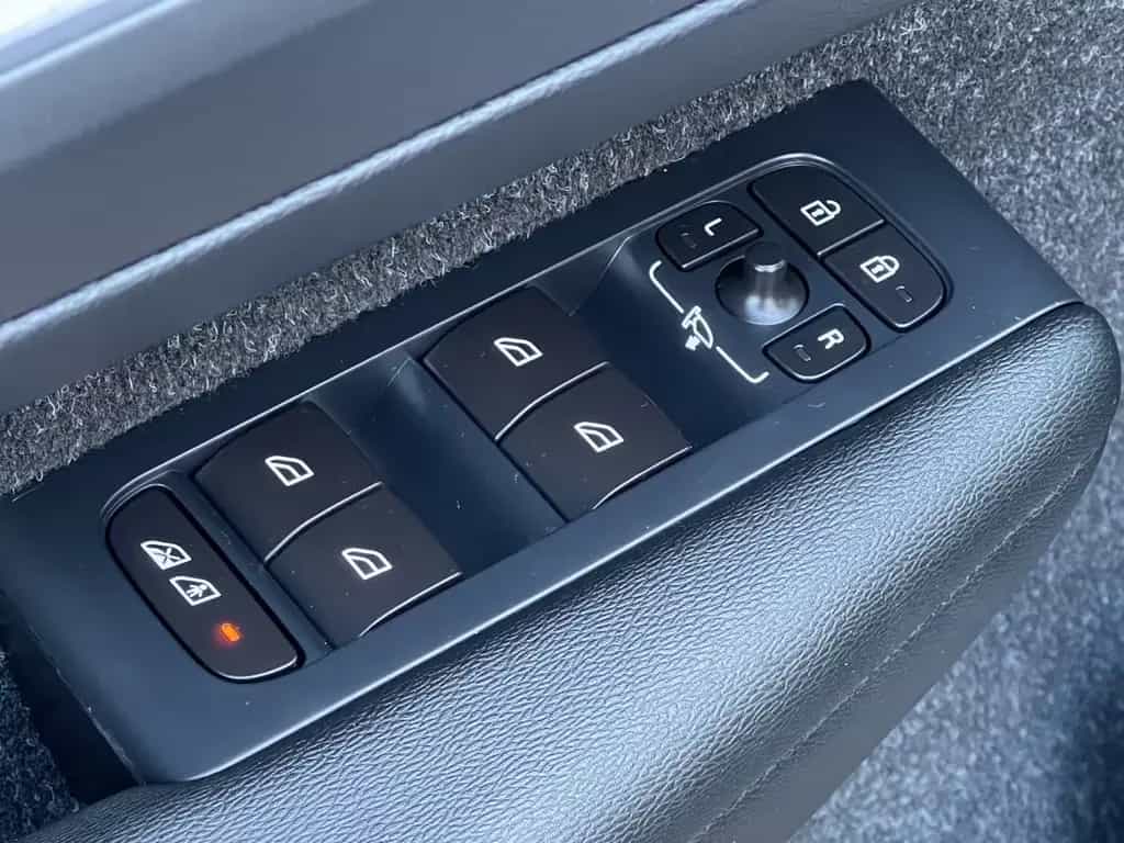 Volvo XC40 2,0 AUTOM. AWD 4x4 PANORAMA LEDER GARANTIE 01/2018-photo-37