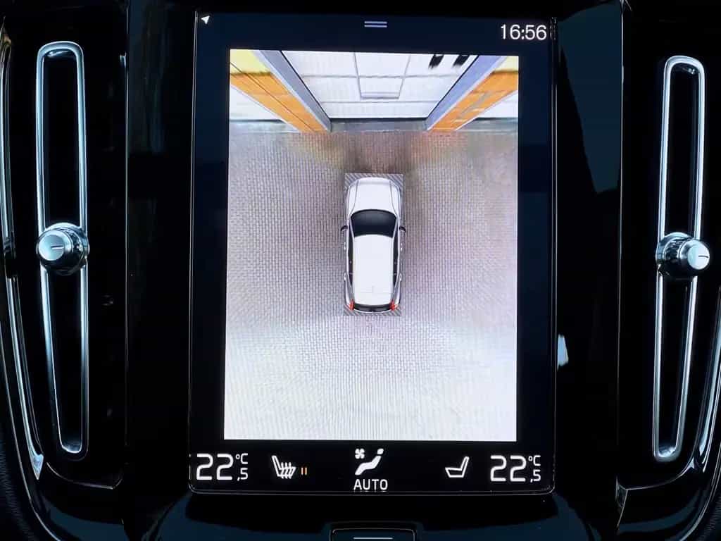 Volvo XC40 2,0 AUTOM. AWD 4x4 PANORAMA LEDER GARANTIE 01/2018-photo-47