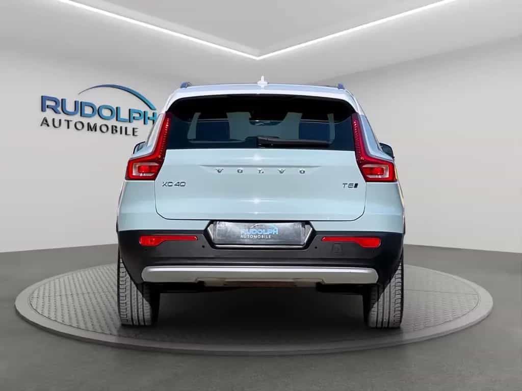 Volvo XC40 2,0 AUTOM. AWD 4x4 PANORAMA LEDER GARANTIE 01/2018-photo-5