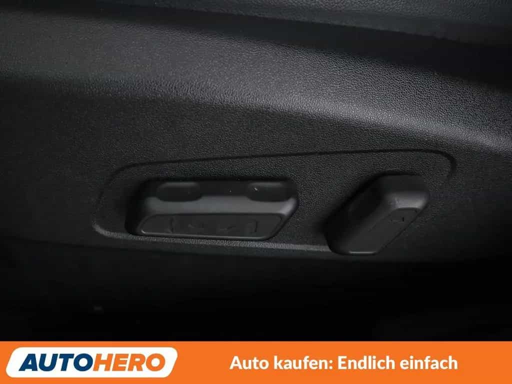 Kia Sportage 2.0 CRDi Spirit 4WD Aut*NAVI*XENON*PDC* 09/2015-photo-29