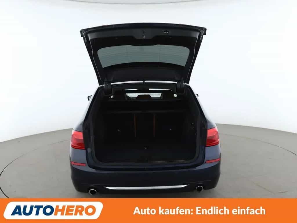 BMW 530 5er 530d xDrive Luxury Line Aut.*NAVI*ACC*PDC* 09/2017-photo-16