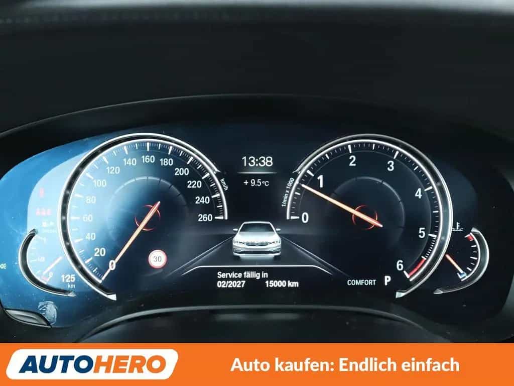 BMW 530 5er 530d xDrive Luxury Line Aut.*NAVI*ACC*PDC* 09/2017-photo-19