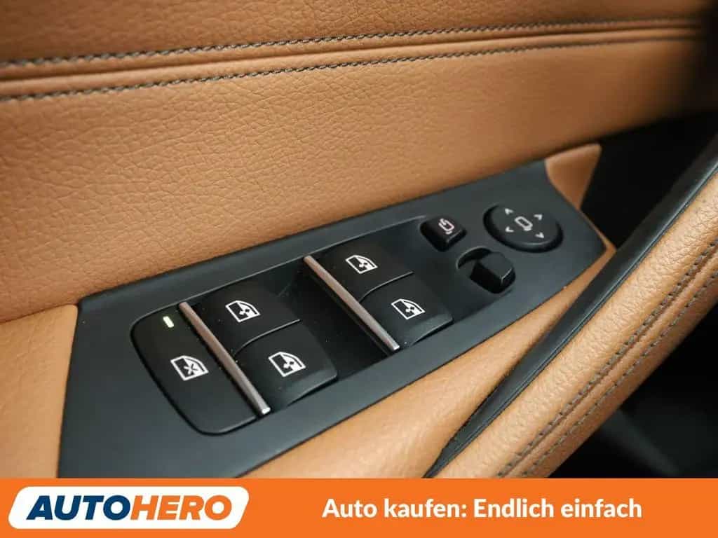 BMW 530 5er 530d xDrive Luxury Line Aut.*NAVI*ACC*PDC* 09/2017-photo-23