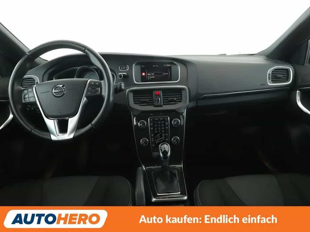 Volvo V40 1.5 Momentum Aut.*NAVI*LED*TEMPO*PDC*SHZ* 05/2018-photo-11