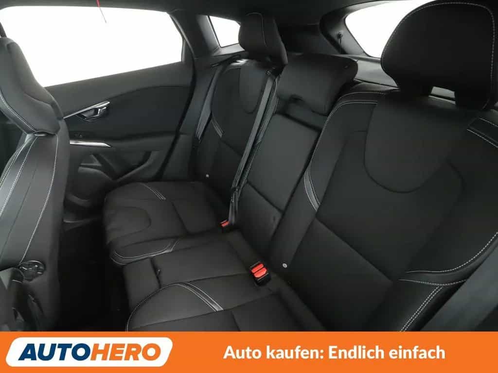 Volvo V40 1.5 Momentum Aut.*NAVI*LED*TEMPO*PDC*SHZ* 05/2018-photo-13