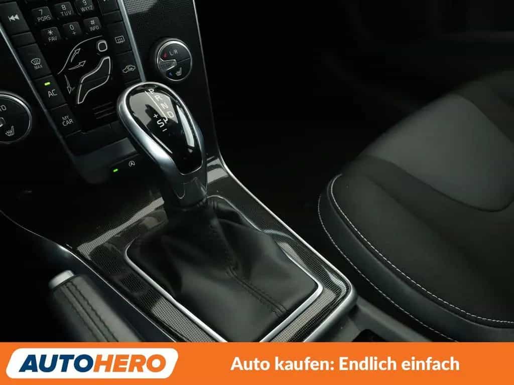 Volvo V40 1.5 Momentum Aut.*NAVI*LED*TEMPO*PDC*SHZ* 05/2018-photo-22