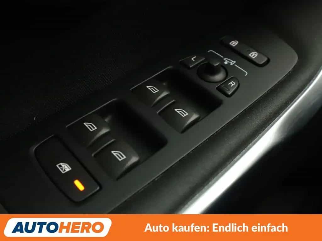 Volvo V40 1.5 Momentum Aut.*NAVI*LED*TEMPO*PDC*SHZ* 05/2018-photo-23