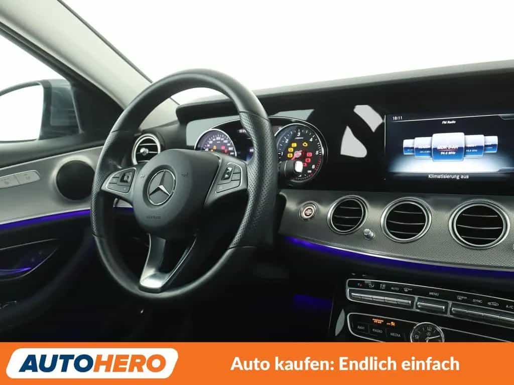 Mercedes-Benz E 220 d Avantgarde Aut.*NAVI*LED*TEMPO*CAM*PDC* 07/2017-photo-12