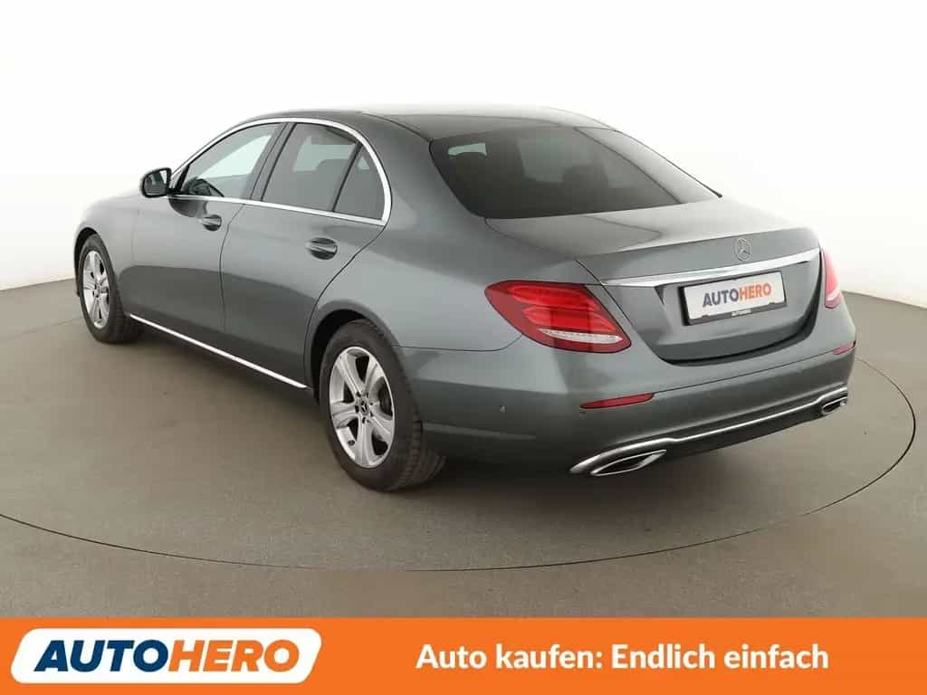Mercedes-Benz E 220 d Avantgarde Aut.*NAVI*LED*TEMPO*CAM*PDC* 07/2017-photo-3