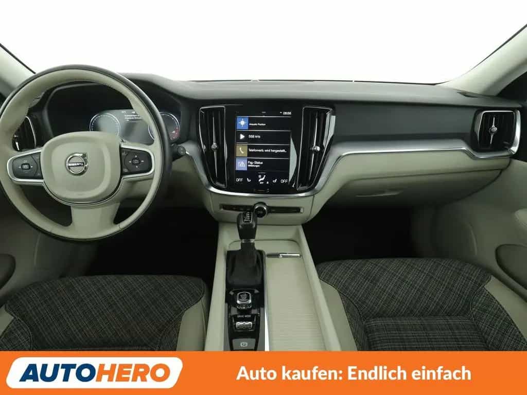 Volvo V60 2.0 D4 Momentum Aut.*NAV*LED*ACC*CAM*PDC*SHZ 06/2018-photo-11