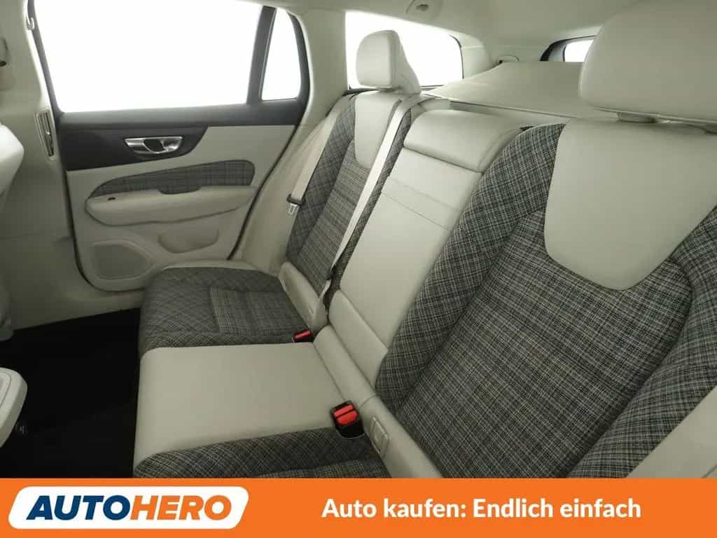 Volvo V60 2.0 D4 Momentum Aut.*NAV*LED*ACC*CAM*PDC*SHZ 06/2018-photo-13