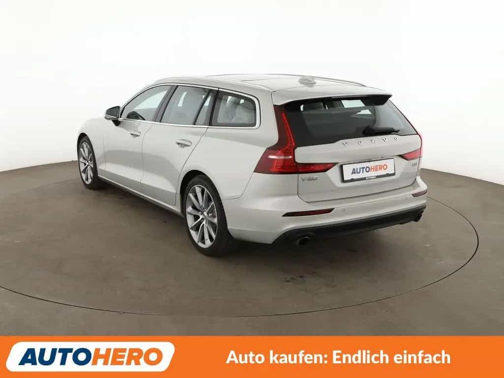 Volvo V60 2.0 D4 Momentum Aut.*NAV*LED*ACC*CAM*PDC*SHZ 06/2018-photo-3