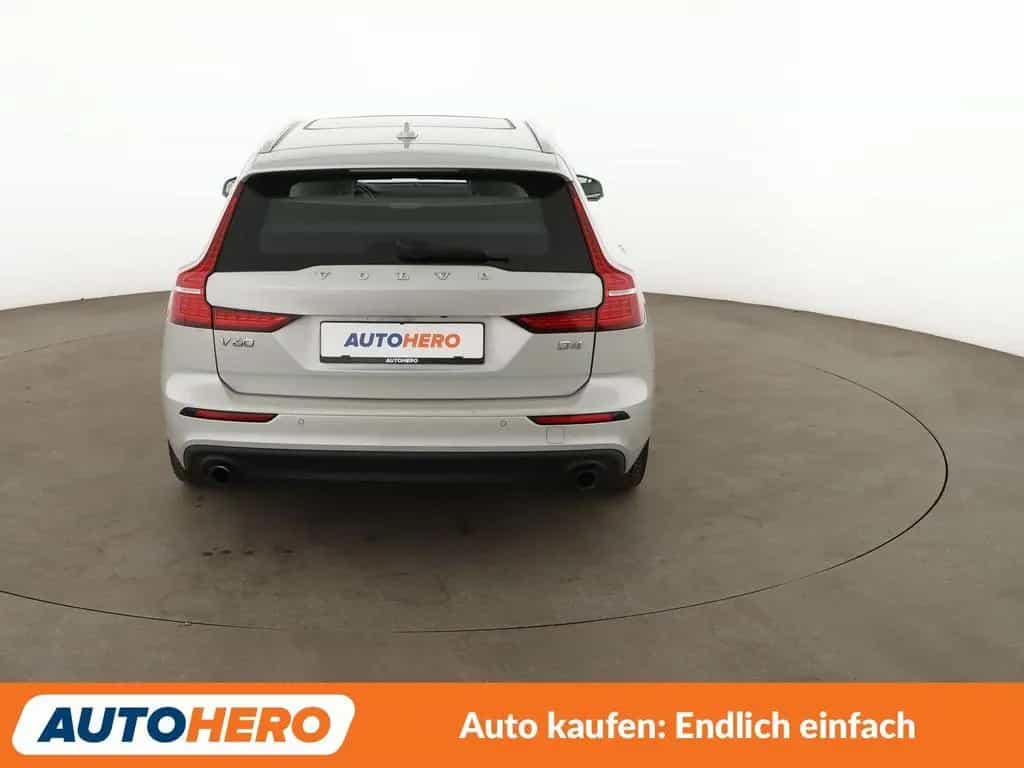Volvo V60 2.0 D4 Momentum Aut.*NAV*LED*ACC*CAM*PDC*SHZ 06/2018-photo-4