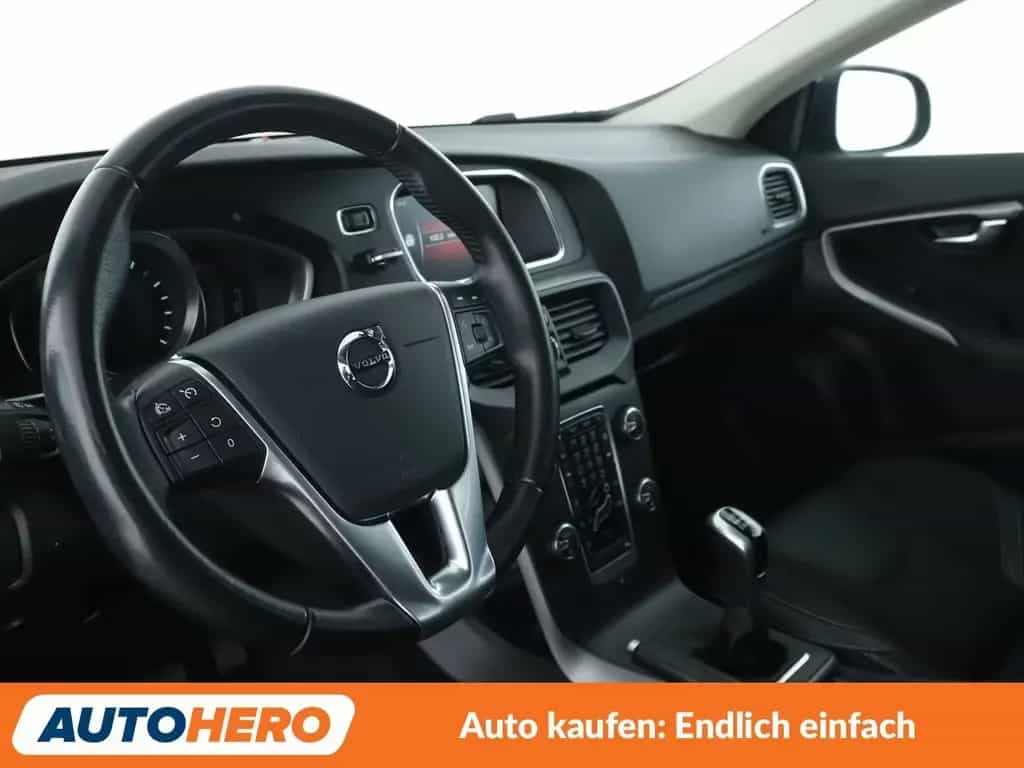 Volvo V40 2.0 T2 Momentum *NAV*TEMP*CAM*PDC*SHZ*ALU* 05/2019-photo-10