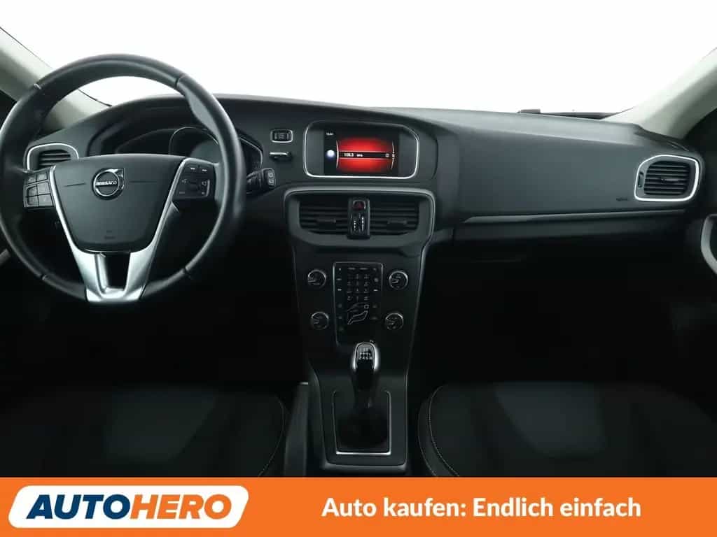 Volvo V40 2.0 T2 Momentum *NAV*TEMP*CAM*PDC*SHZ*ALU* 05/2019-photo-11