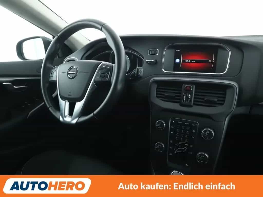 Volvo V40 2.0 T2 Momentum *NAV*TEMP*CAM*PDC*SHZ*ALU* 05/2019-photo-12