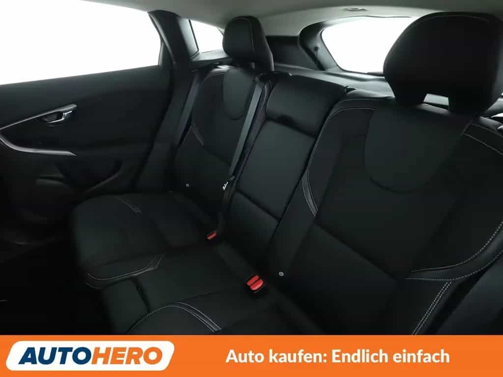 Volvo V40 2.0 T2 Momentum *NAV*TEMP*CAM*PDC*SHZ*ALU* 05/2019-photo-13