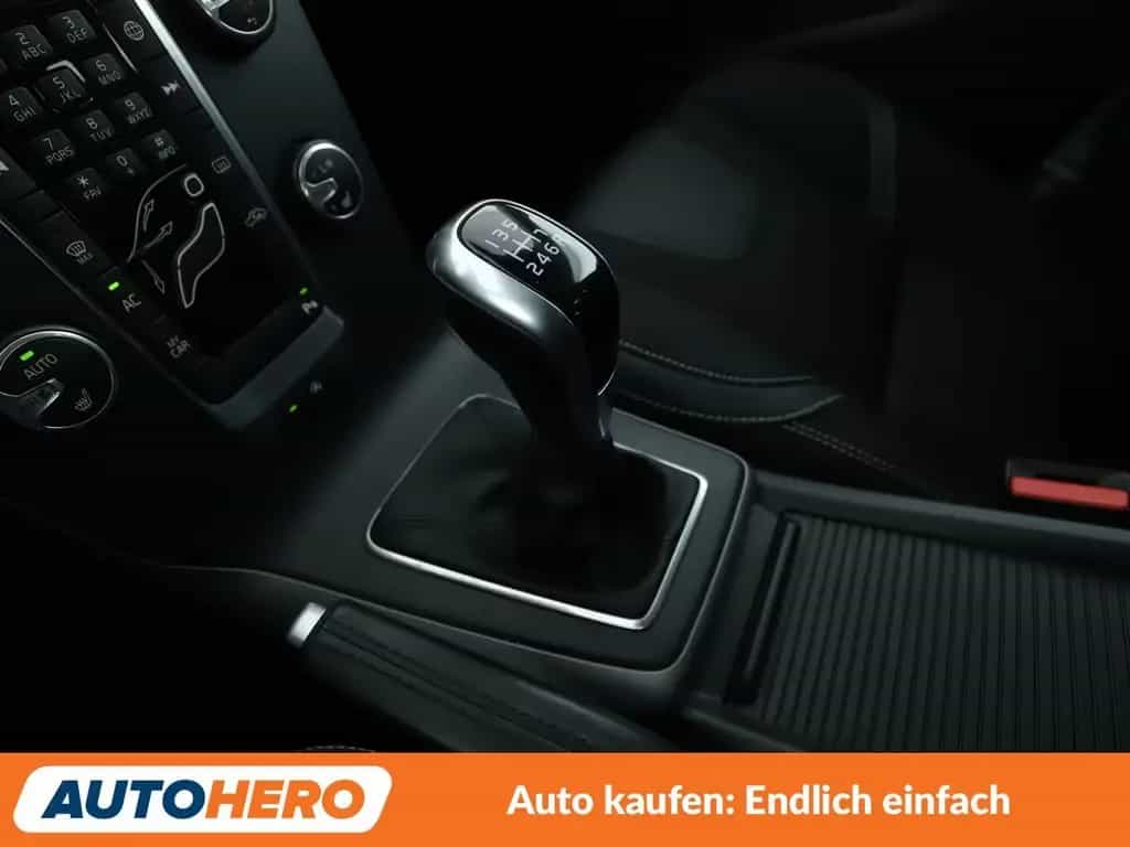 Volvo V40 2.0 T2 Momentum *NAV*TEMP*CAM*PDC*SHZ*ALU* 05/2019-photo-23
