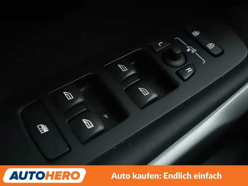 Volvo V40 2.0 T2 Momentum *NAV*TEMP*CAM*PDC*SHZ*ALU* 05/2019-photo-24