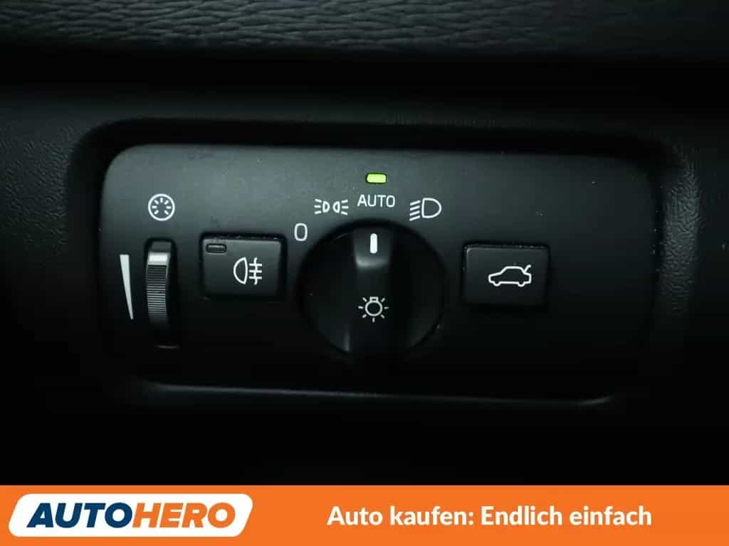 Volvo V40 2.0 T2 Momentum *NAV*TEMP*CAM*PDC*SHZ*ALU* 05/2019-photo-25