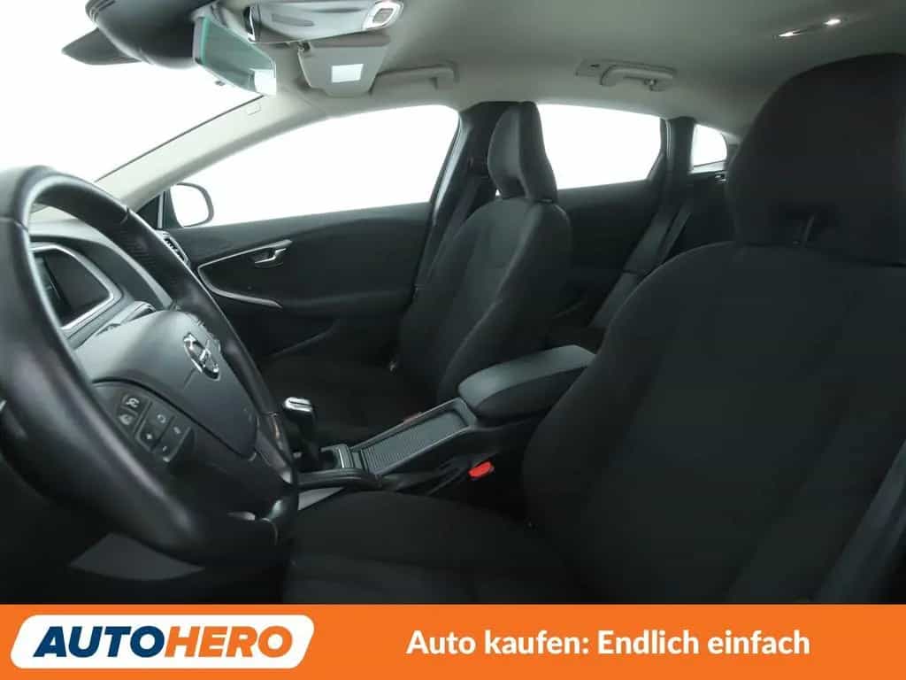 Volvo V40 2.0 T2 Kinetic *NAVI*LED*TEMPO*PDC*SHZ* 12/2016-photo-9