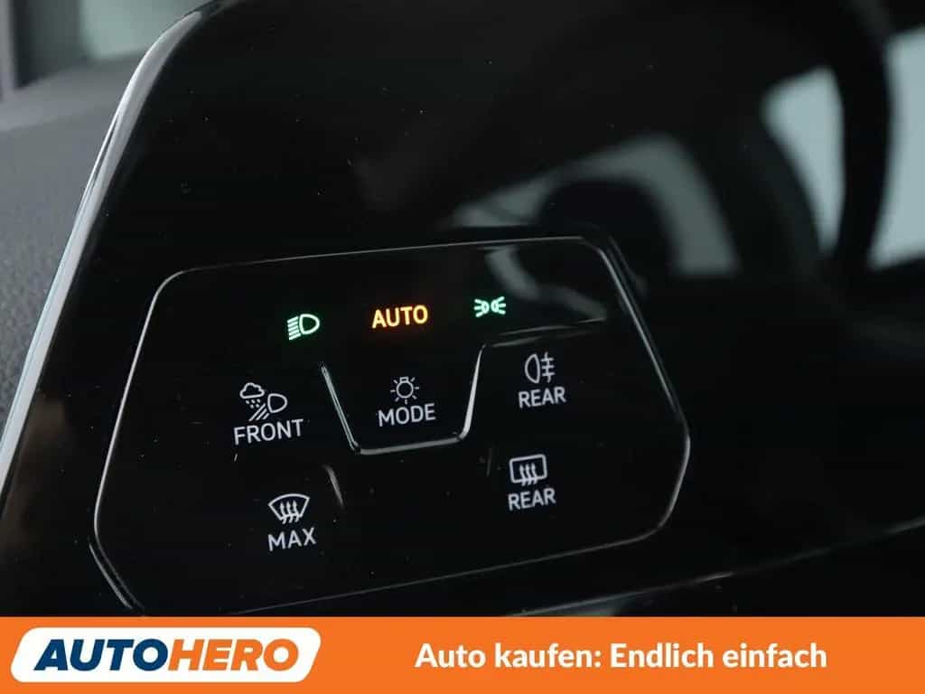 Volkswagen Golf VIII 1.5 eTSI ACT Life Aut.*NAVI*PDC*SHZ* 03/2020-photo-24