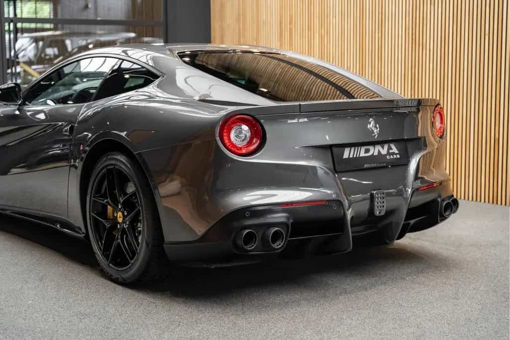 Ferrari F12 Berlinetta Carbon Lift kamera 6.3 Berlinetta 06/2014-photo-11