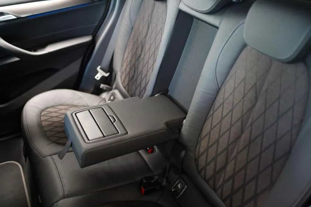 BMW X1 xDrive18d xLine +AHK+LED+Parkassist+Navigatio 04/2021-photo-4