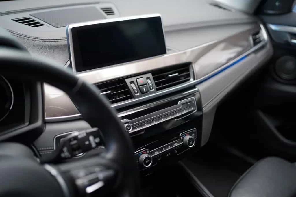 BMW X1 xDrive18d xLine +AHK+LED+Parkassist+Navigatio 04/2021-photo-6