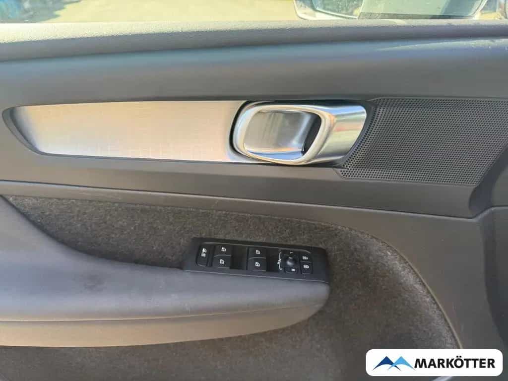 Volvo XC40 T2 Core APPLE/CAM/NAVI/SHZ/LHZ/TEMPO 11/2023-photo-10