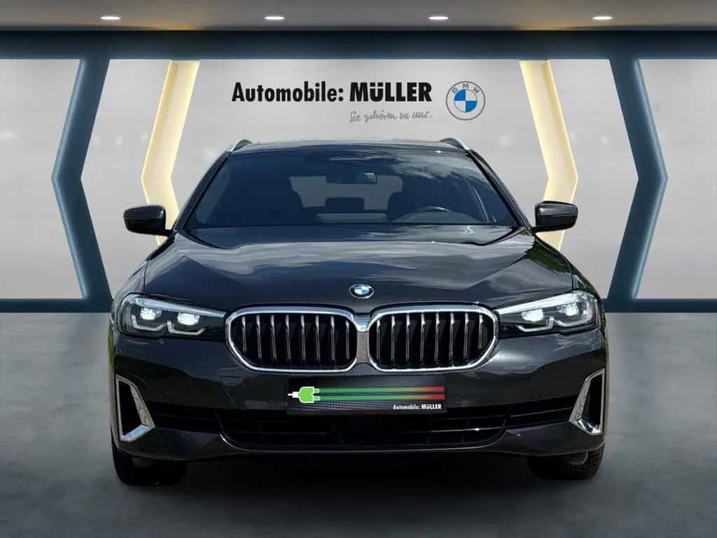 BMW 520 Luxury Line d Touring Park-Assistent Luftfed 02/2021-photo-1