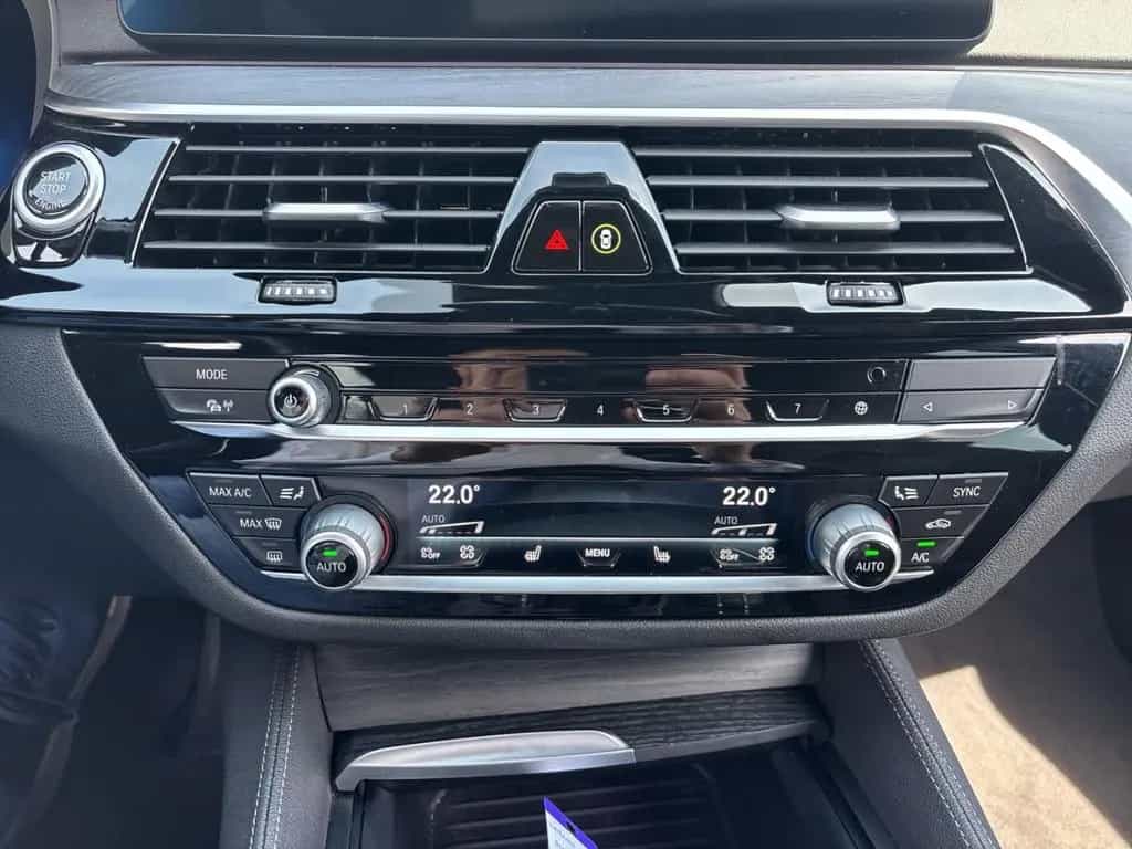 BMW 520 Luxury Line d Touring Park-Assistent Luftfed 02/2021-photo-26