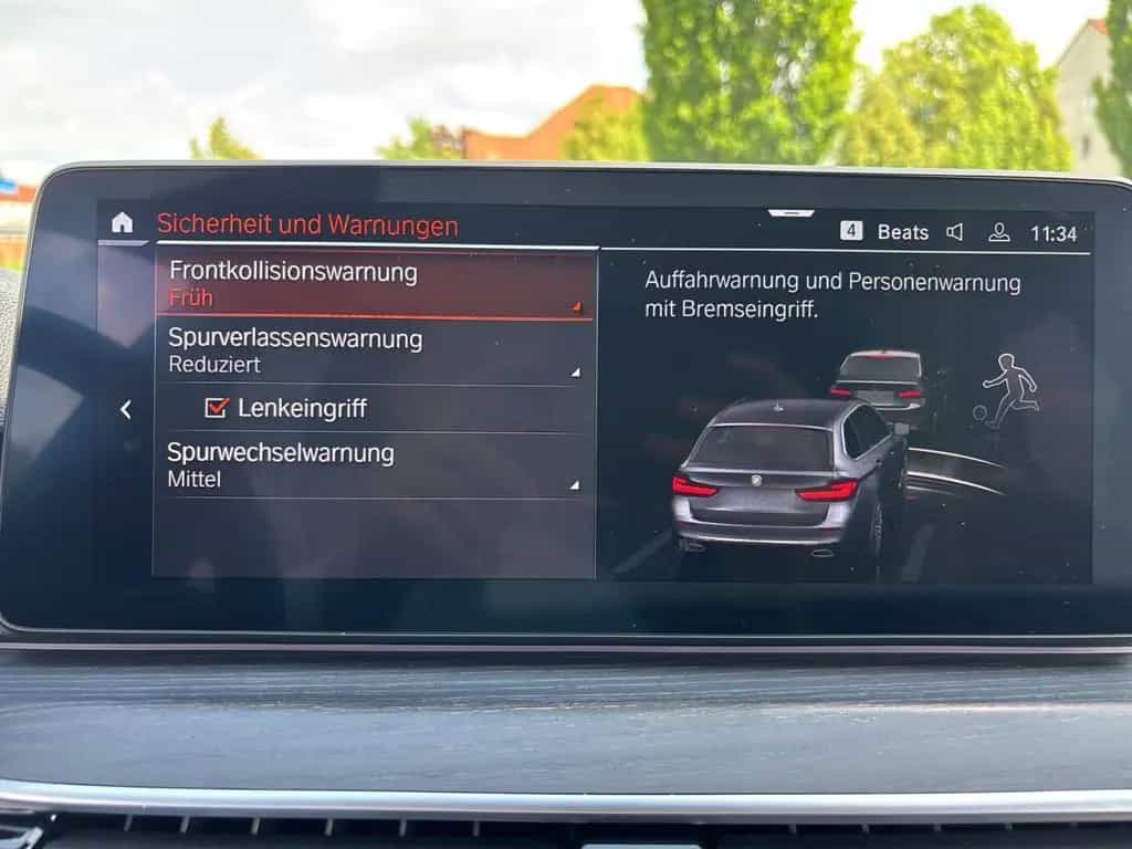 BMW 520 Luxury Line d Touring Park-Assistent Luftfed 02/2021-photo-27