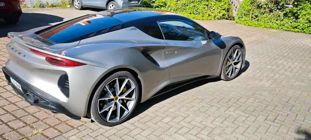 Lotus Emira 2.0 I4 First Edition Nimbus Grey 06/2025-photo-4