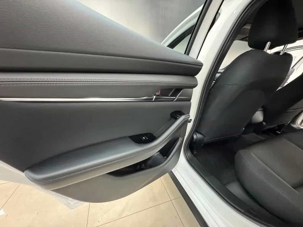 Mazda 3 140ps Aut. Centre-line/ACC/KeyLess/NAV/HUD/aWR 02/2025-photo-36