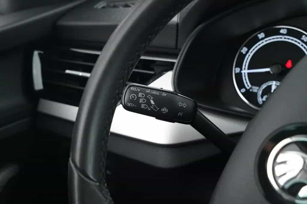 Skoda Scala AMBITION 1.5TSI PREMIUM-LED+SITZHEIZUNGuvm 01/2020-photo-14