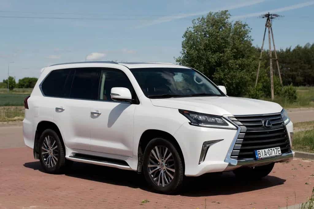 Lexus LX 570 07/2016-photo-0