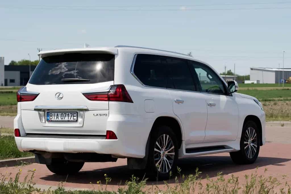 Lexus LX 570 07/2016-photo-2
