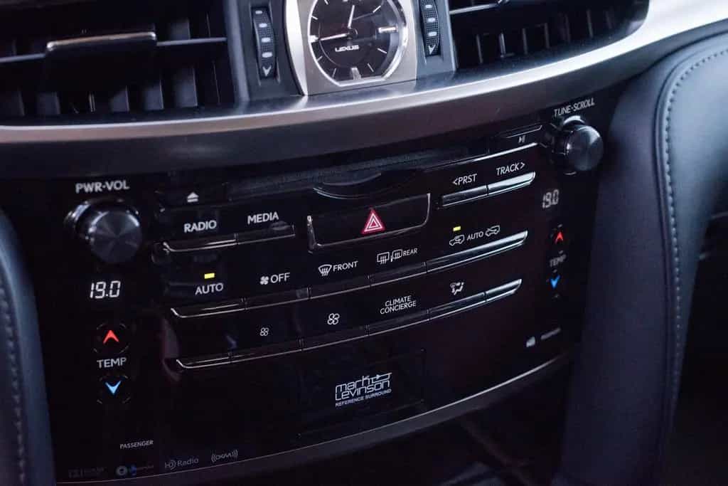 Lexus LX 570 07/2016-photo-6
