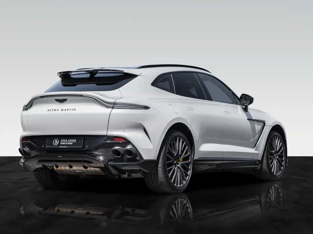 Aston Martin DBX 707 | Remote Park Heat | Gloss Black Package 07/2023-photo-1