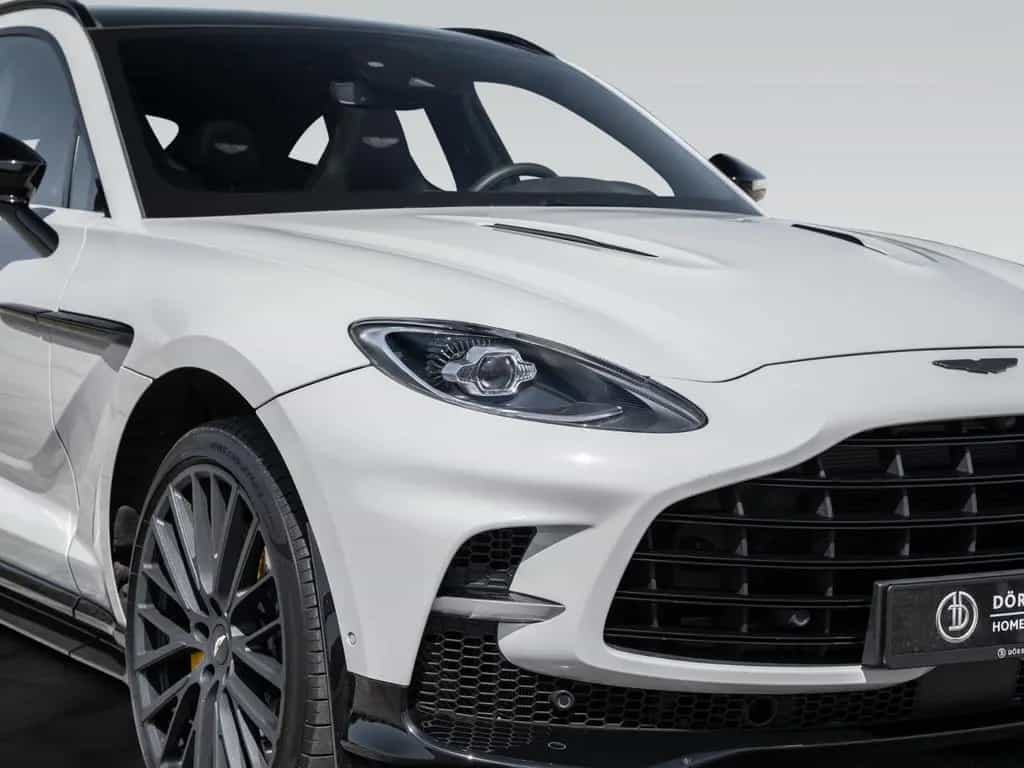 Aston Martin DBX 707 | Remote Park Heat | Gloss Black Package 07/2023-photo-11
