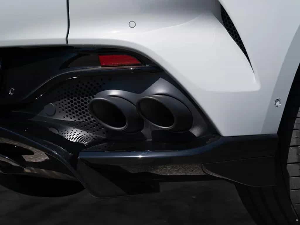 Aston Martin DBX 707 | Remote Park Heat | Gloss Black Package 07/2023-photo-13