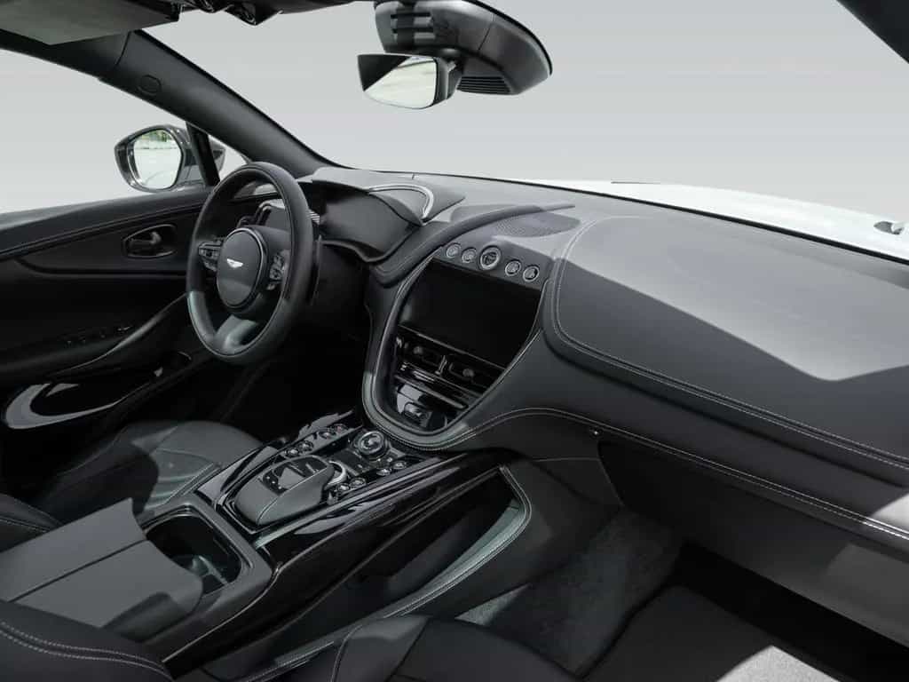 Aston Martin DBX 707 | Remote Park Heat | Gloss Black Package 07/2023-photo-16
