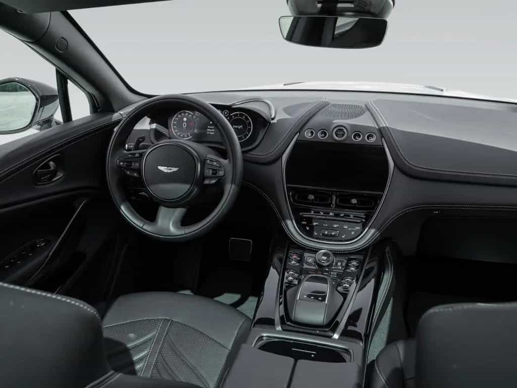 Aston Martin DBX 707 | Remote Park Heat | Gloss Black Package 07/2023-photo-17
