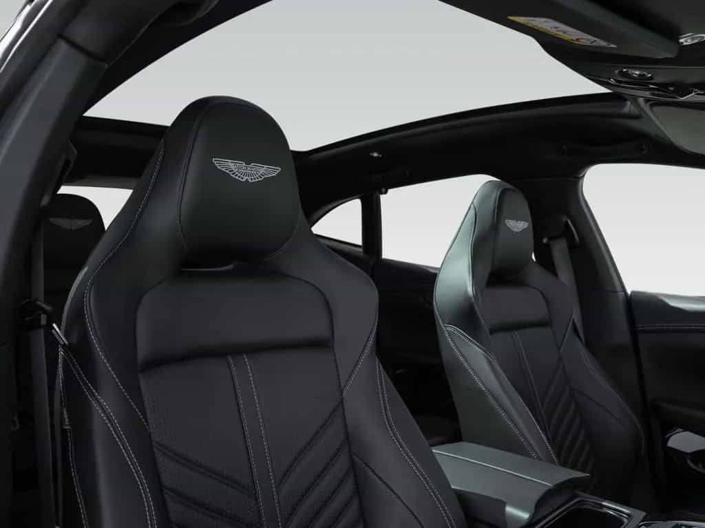 Aston Martin DBX 707 | Remote Park Heat | Gloss Black Package 07/2023-photo-18