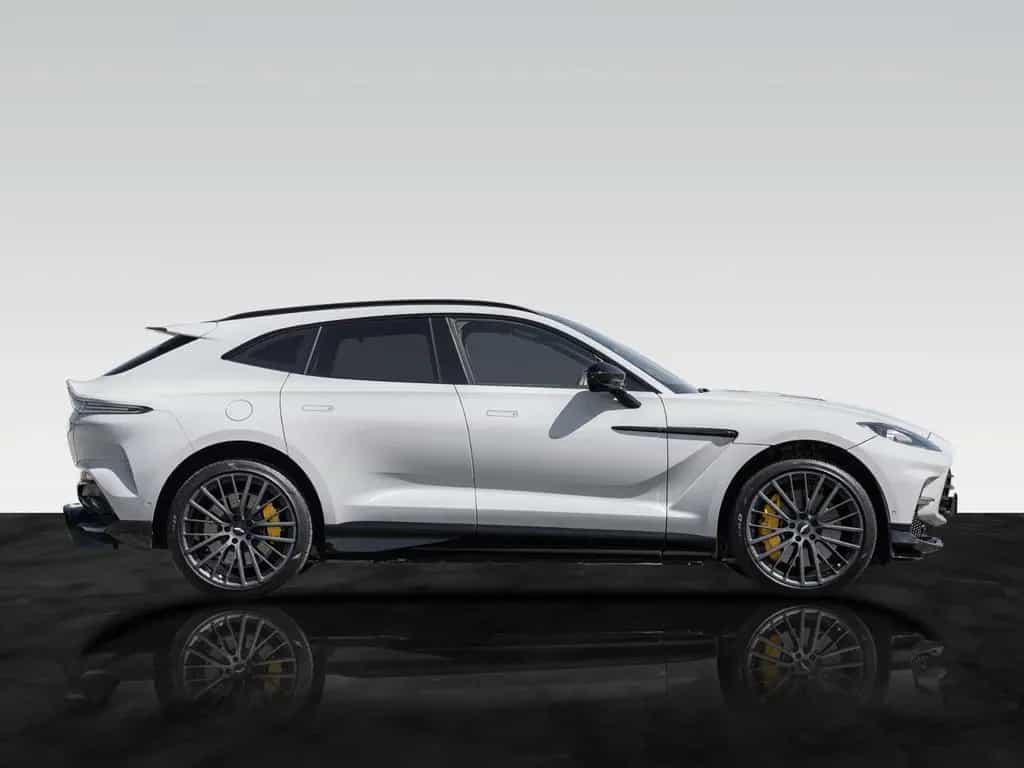 Aston Martin DBX 707 | Remote Park Heat | Gloss Black Package 07/2023-photo-2